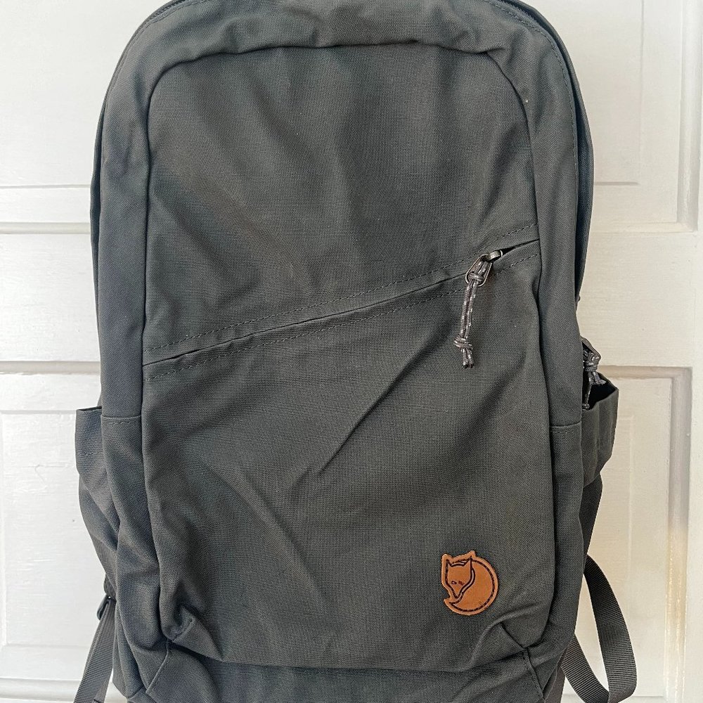 Fjallraven Raven 28 Laptop Backpack New With Tags (NWT) Grey / Basalt